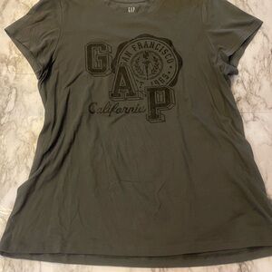 GAP Women's Graphic Favorite Tee